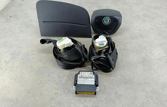 Skoda Fabia Mk2 (5J) Airbag set 