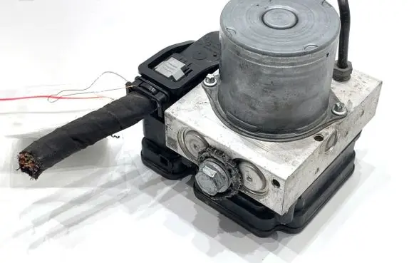 Mercedes-Benz Sprinter W907 W910 ABS Pump A9079008206