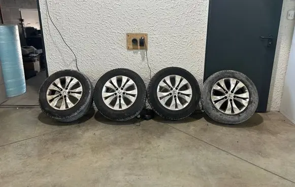 Honda CR-V R17 alloy rim 