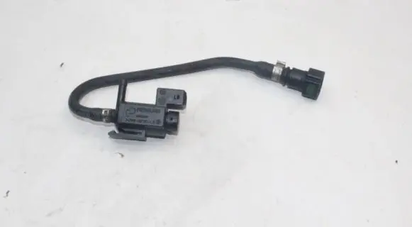 Jaguar XF X250 Engine mount vacuum valve 70435600
