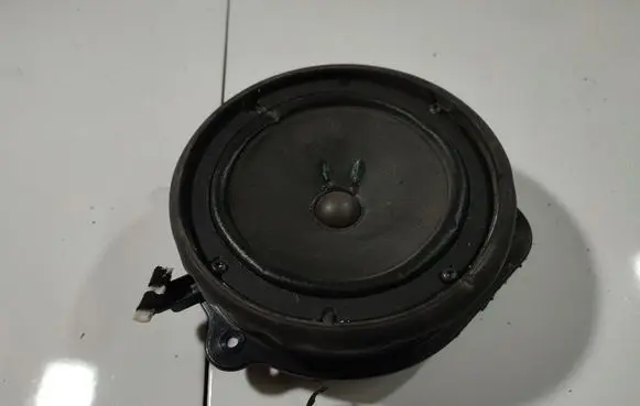 Audi A3 S3 8P Front door speaker