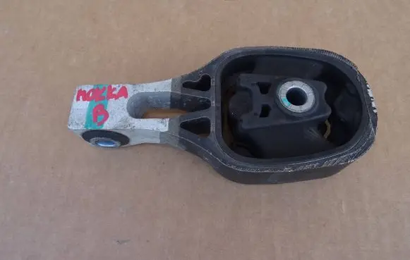 Opel Mokka B Engine mount bracket 9824116780 9624116780