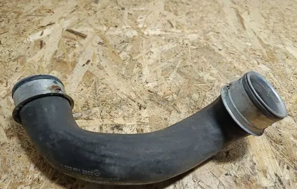 Mercedes-Benz CLS C218 X218 Engine coolant pipe/hose A2125012582 4626609