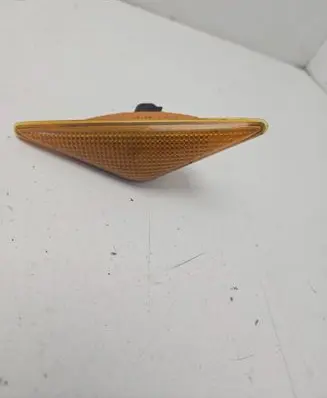 Ford Mondeo Mk III Front fender indicator light 1s7113k309