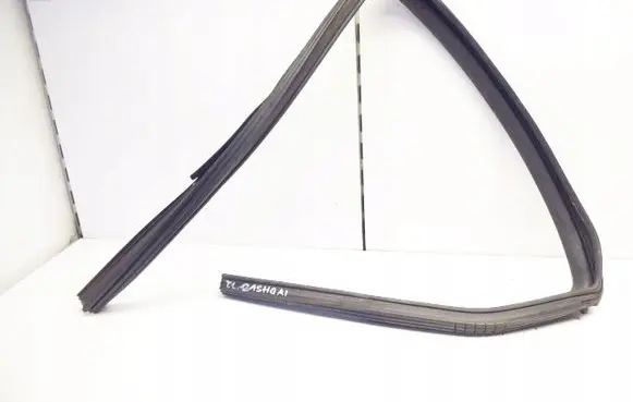Nissan Qashqai Rubber seal rear door window/glass 
