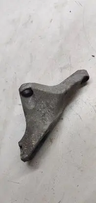 Audi A4 S4 B7 8E 8H Engine mounting bracket 8e0199307s