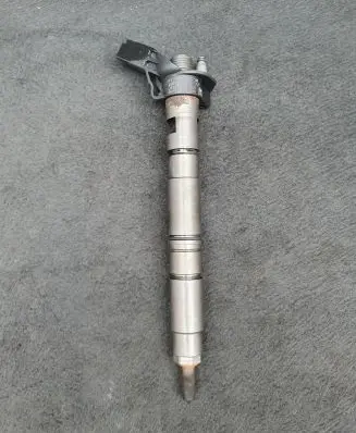 Audi A8 S8 D4 4H Fuel injector 057130277AM