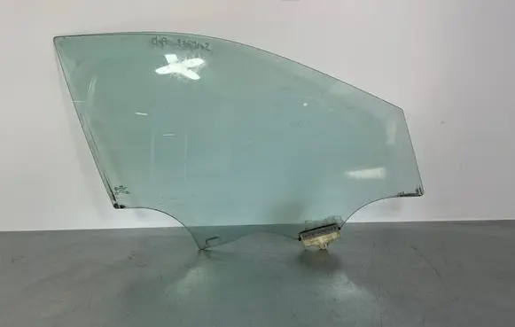 Hyundai Santa Fe Front door window glass four-door 43R000383