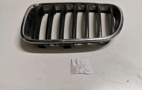 BMW X3 F25 Front bumper upper radiator grill 7210725