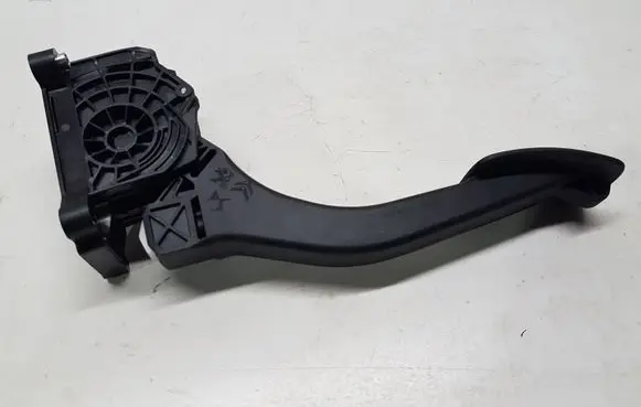 Peugeot 5008 II Accelerator throttle pedal 9674829180