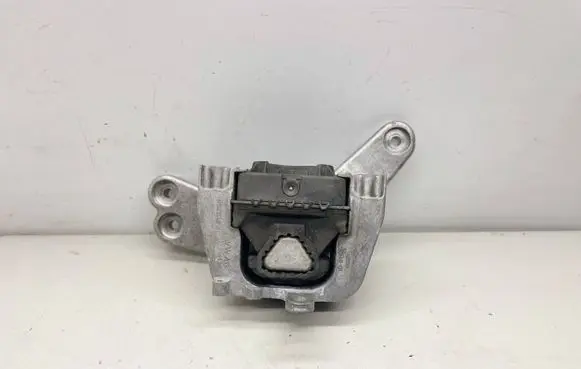 Volkswagen Jetta VI Engine mount bracket 5Q0199262CM
