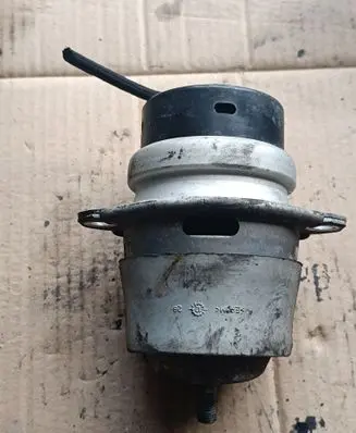 Audi Q7 4L Engine mount bracket 7L8199131F