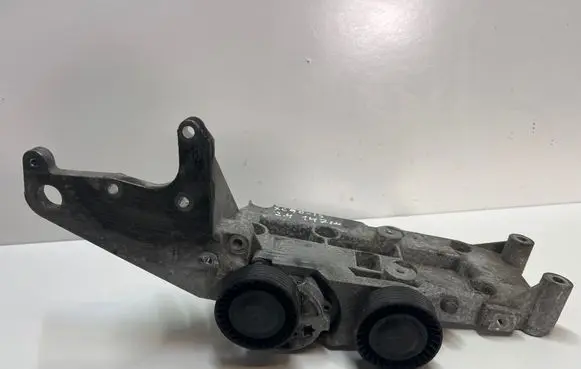 Volvo XC90 Generator/alternator bracket 30757168