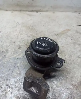 Volvo S40, V40 Engine mount bracket 30630605