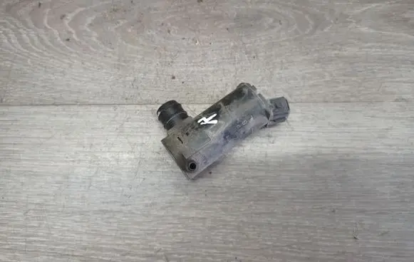 Volvo V70 Windscreen/windshield washer pump