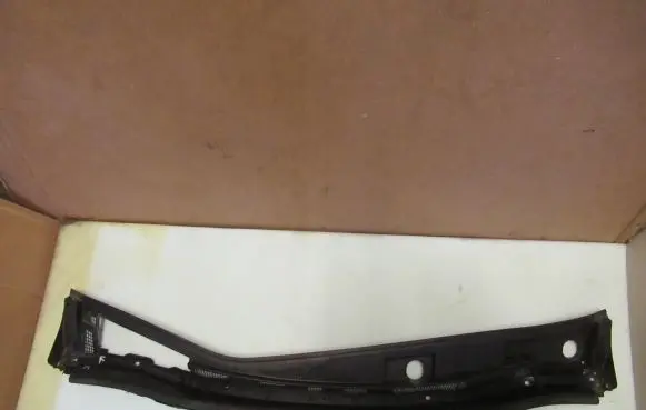 Nissan Pulsar Wiper trim 105404A0