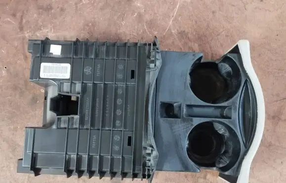 Cup holder front