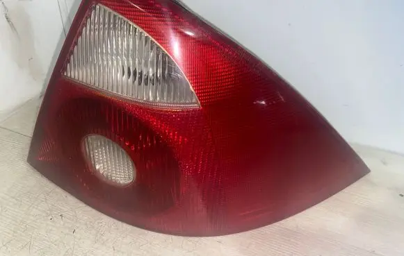 Ford Mondeo Mk III Rear/tail lights 1S7113404A