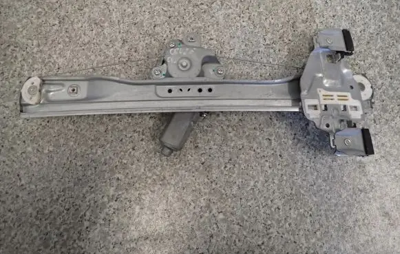 Chevrolet Cruze Front door window regulator with motor