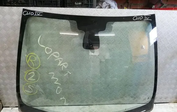 Renault Clio IV Front windscreen/windshield window 