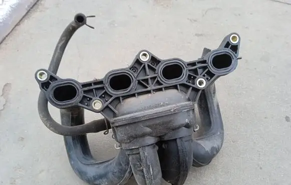 Toyota Tundra I Intake manifold