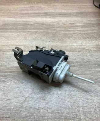 Audi A4 S4 B5 8D Front door lock 8D1837016A Rightside