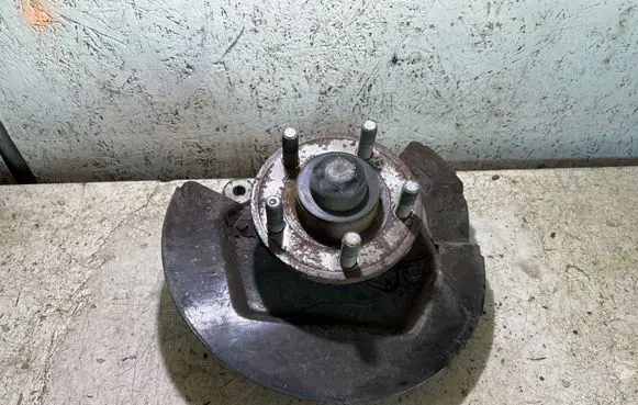 Ford Mustang VI Front wheel hub FR3C8108A