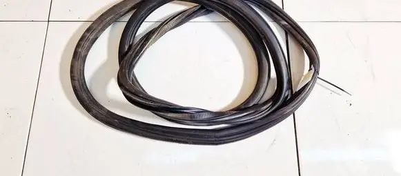 Opel Zafira B Rubber seal front coupe door 