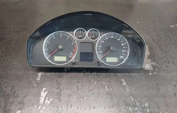 Speedometer (instrument cluster)