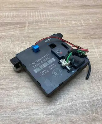 Mercedes-Benz E W211 Door control unit/module 2118201526 356805 Q10