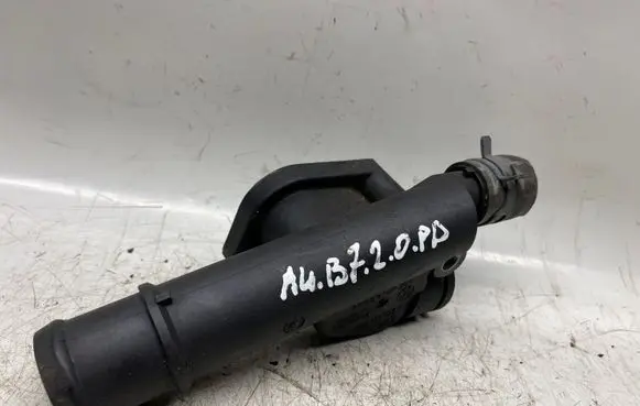 Audi A4 S4 B7 8E 8H Engine coolant pipe/hose 038121132g
