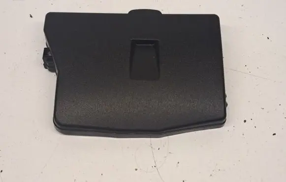Toyota Avensis T270 Fuse box cover 8266205170