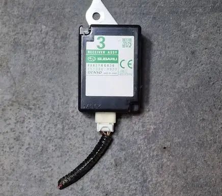 Subaru Outback Antenna control unit 88831AG030 2513009020