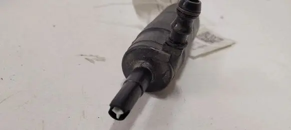 Volkswagen PASSAT B6 Windscreen/windshield washer pump 3B7955681