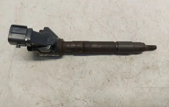 Volvo XC90 Fuel injector 32140080-JLK01