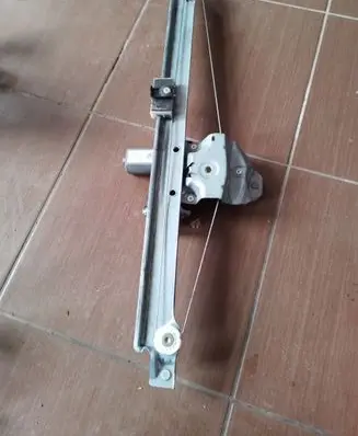 Opel Vivaro Front door window regulator with motor