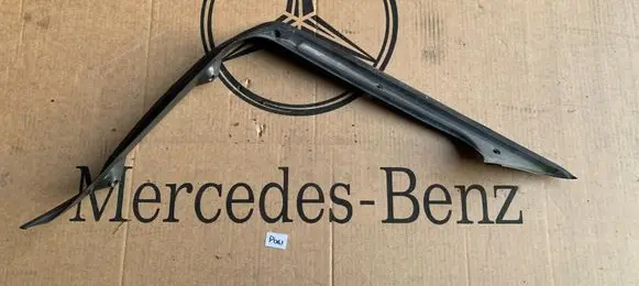 Mercedes-Benz C W203 Rear/tail light trim molding A2036931333
