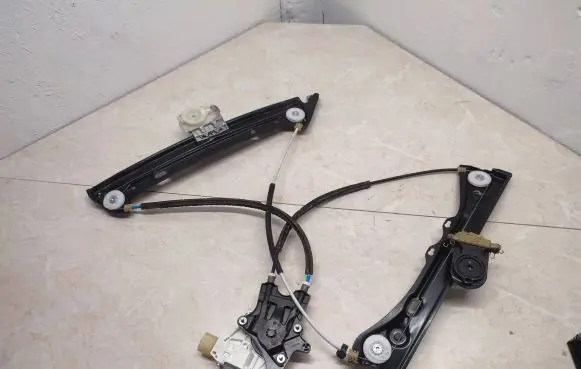 BMW M4 F82 F83 Front door electric window regulator 51337352747