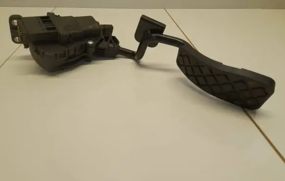 Audi A6 S6 C6 4F Accelerator throttle pedal 4F2721523 00898402
