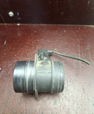Volkswagen PASSAT B6 Mass air flow meter 0281002461 074906461B