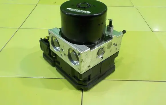 BMW 3 E92 E93 ABS Pump 6789304