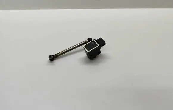 Headlight/headlamp level sensor
