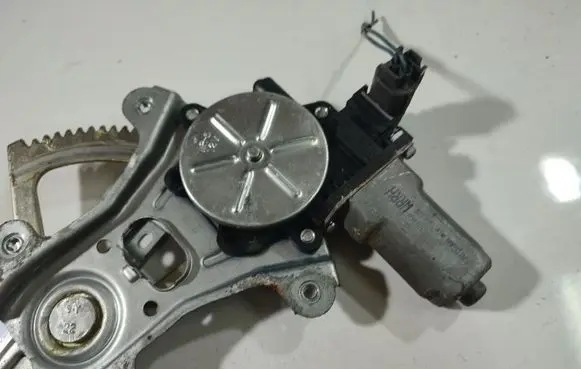Subaru B9 Tribeca Rear door window regulator motor 6101900WIRRH