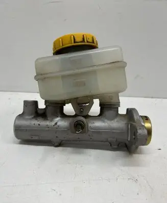 Subaru Impreza II Master brake cylinder