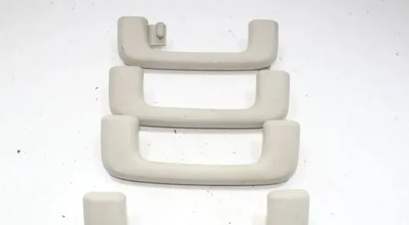 Mitsubishi Outlander A set of handles for the ceiling 