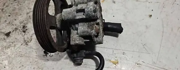 Toyota RAV 4 (XA20) Power steering pump