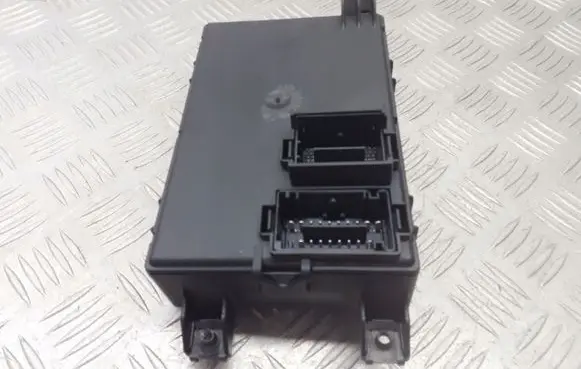 Opel Corsa D High voltage junction box 13286030