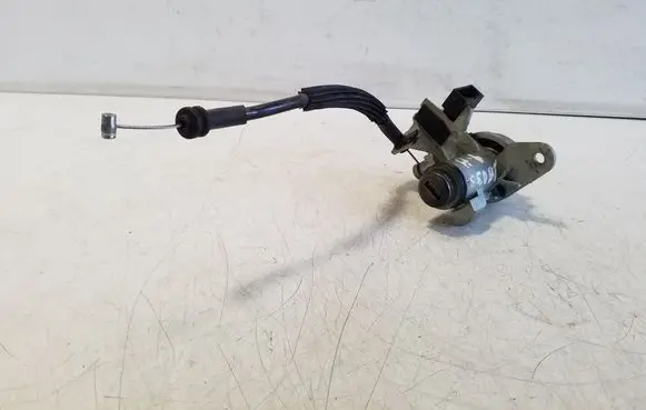 Audi A6 S6 C6 4F Tailgate exterior lock 8E0827573