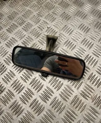 Toyota Yaris Rear view mirror (interior) E11015709