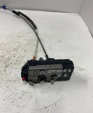Opel Zafira A Front door lock 24414134
